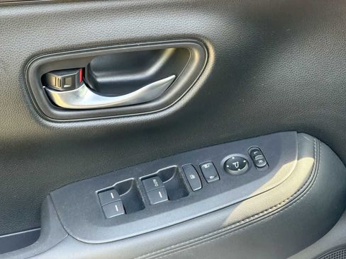 Used 2023 Honda HR-V LX image 14