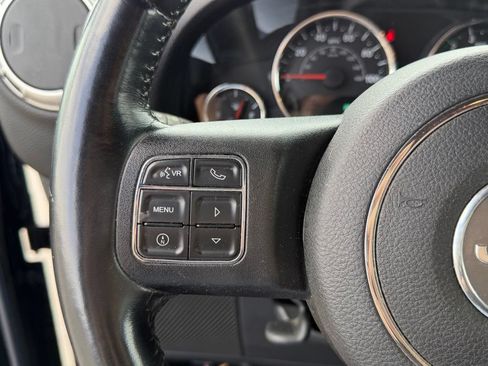 Used 2016 Jeep Wrangler Unlimited Sahara w/ Connectivity Group AWD/4WD image 19