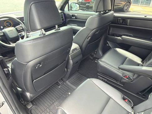 Used 2025 Hyundai Santa Fe Calligraphy AWD/4WD image 48