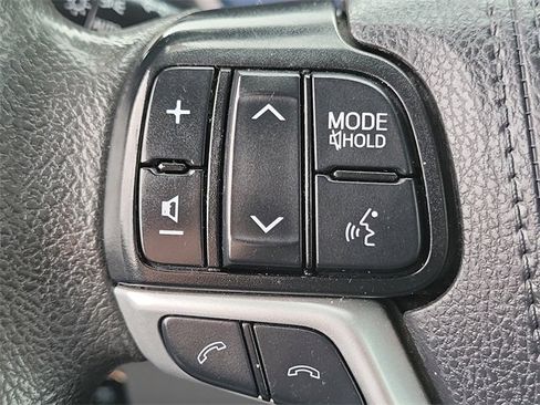 Used 2020 Toyota Sienna LE w/ Carpet Mat Package image 8