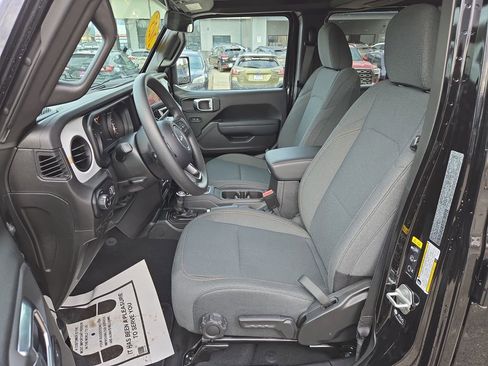 Used 2025 Jeep Gladiator Sport image 13