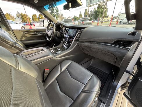 Used 2018 Cadillac Escalade ESV Platinum image 11