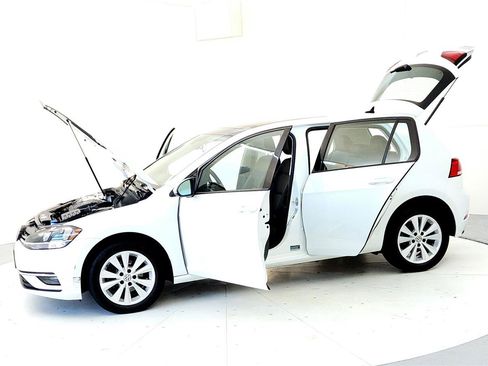Used 2018 Volkswagen Golf SE image 10