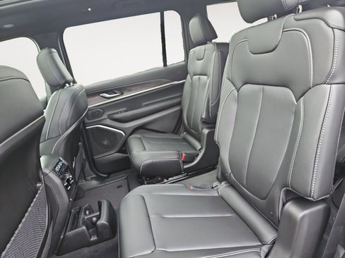 New 2026 Jeep Grand Cherokee L Limited w/ MOPAR Finishing Package AWD/4WD image 13