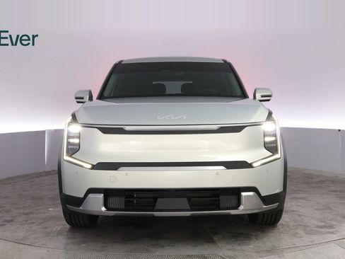 Used 2024 Kia EV9 Light Long Range RWD image 12