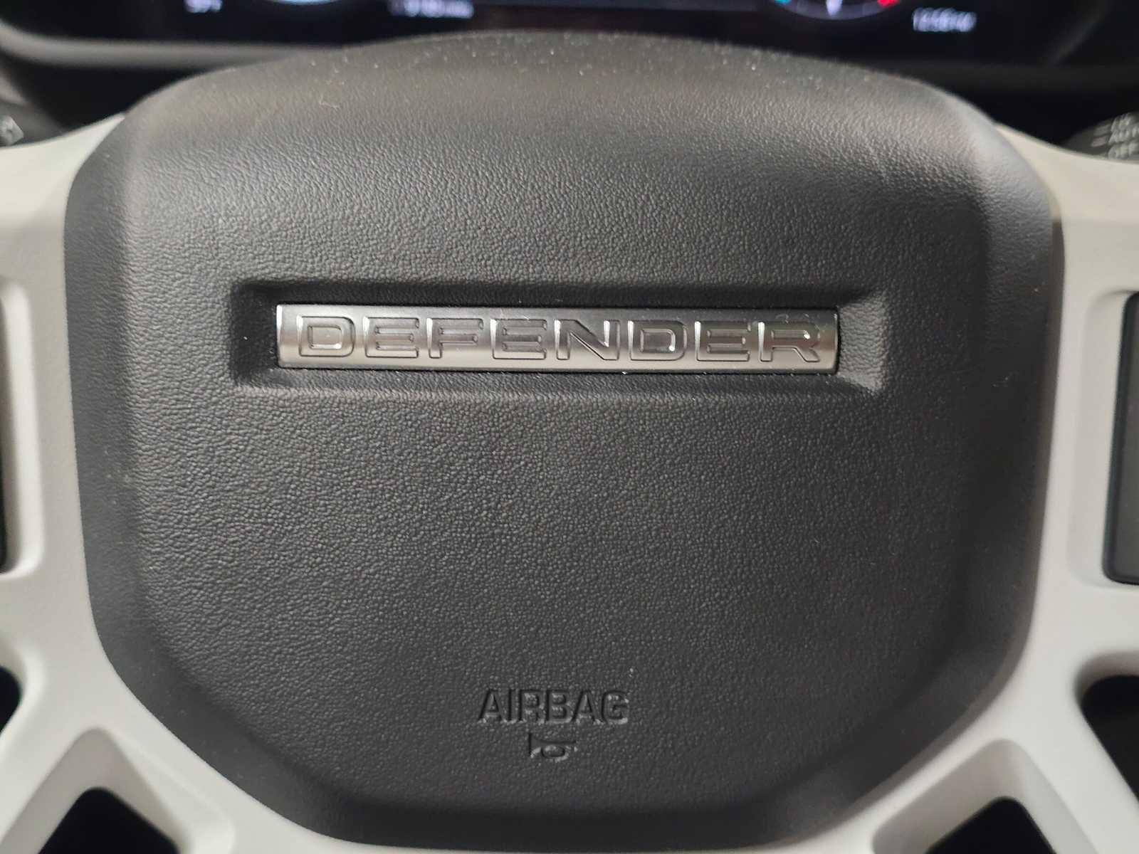 Used 2025 Land Rover Defender 130 X-Dynamic SE AWD/4WD image 25