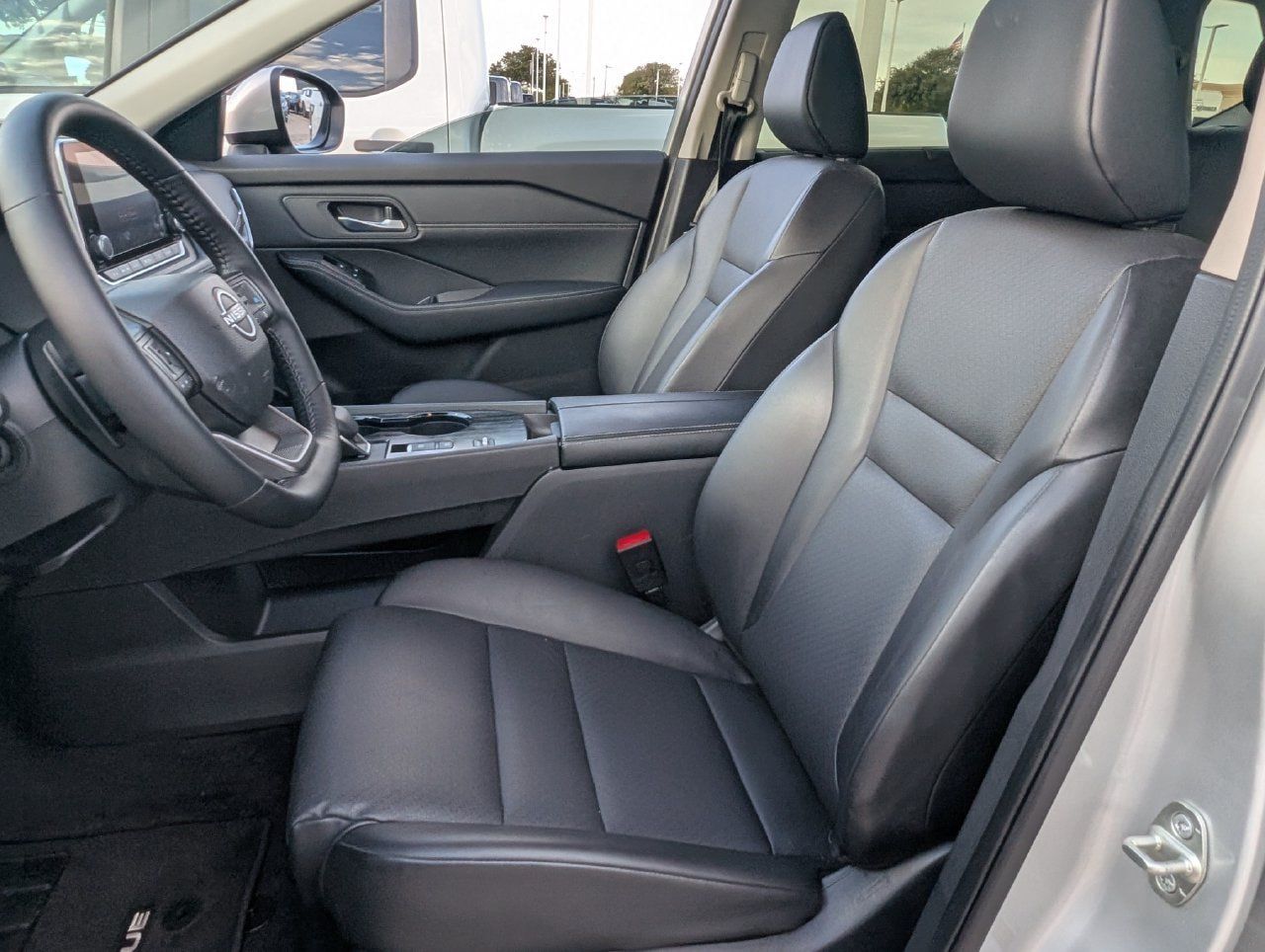 Certified 2025 Nissan Rogue SV w/ SV Premium Package FWD image 26