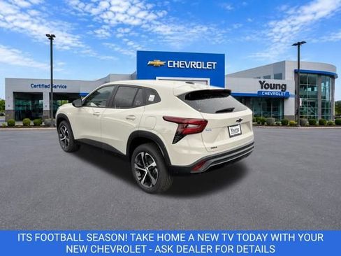 New 2026 Chevrolet Trax RS w/ Sunroof Package FWD image 5
