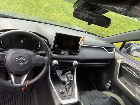 Used 2024 Toyota RAV4 SE w/ Weather & Moonroof Package AWD/4WD image 4