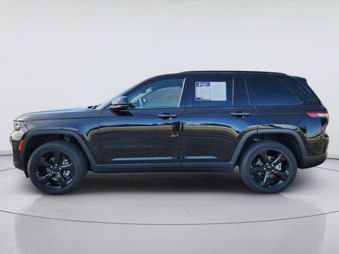 Used 2023 Jeep Grand Cherokee Altitude AWD/4WD image 4