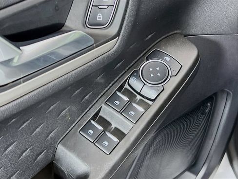 Used 2020 Ford Escape SE FWD image 19