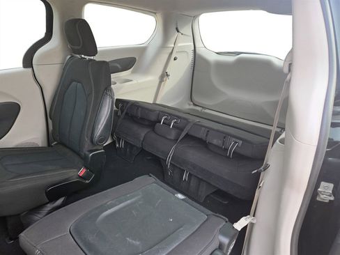 Used 2023 Chrysler Voyager LX image 30