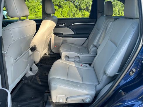 Used 2014 Toyota Highlander Limited Platinum FWD image 13