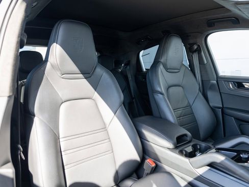 Certified 2025 Porsche Cayenne GTS image 25
