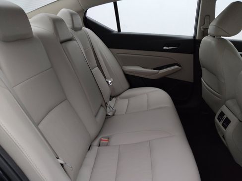 Used 2020 Nissan Altima 2.0 Platinum FWD image 19