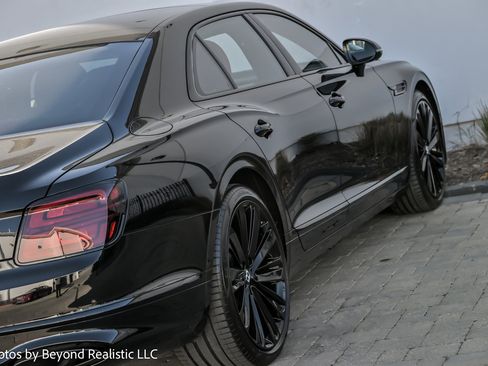 Used 2024 Bentley Flying Spur W12 image 14