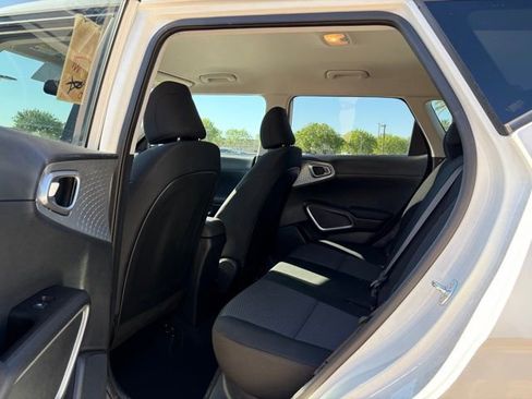 Used 2025 Kia Soul LX image 11
