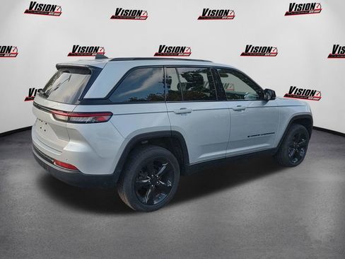 Used 2023 Jeep Grand Cherokee Altitude image 5