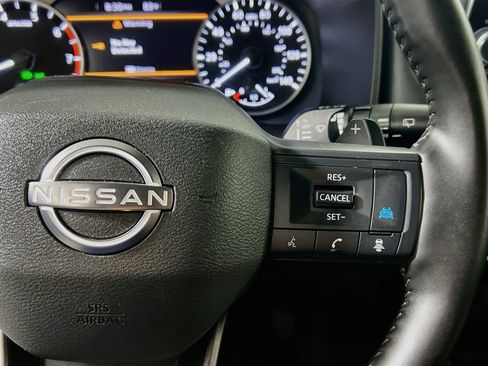 Used 2025 Nissan Rogue SV FWD image 19