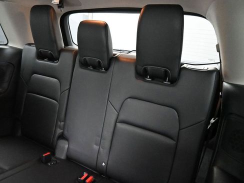 Used 2024 Nissan Pathfinder SL w/ SL Premium Package FWD image 20