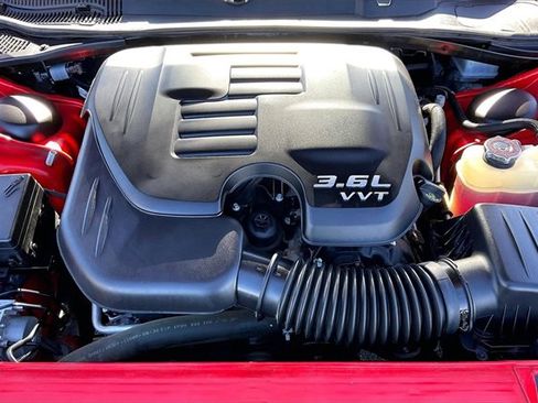 Used 2020 Dodge Challenger SXT w/ Blacktop Package image 9