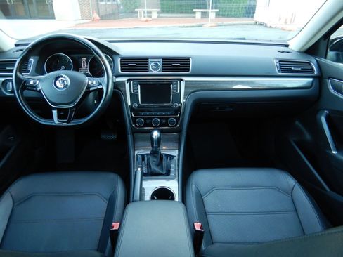 Used 2016 Volkswagen Passat 1.8T SE FWD image 25