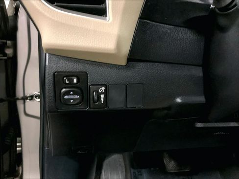 Used 2015 Toyota Corolla LE FWD image 35