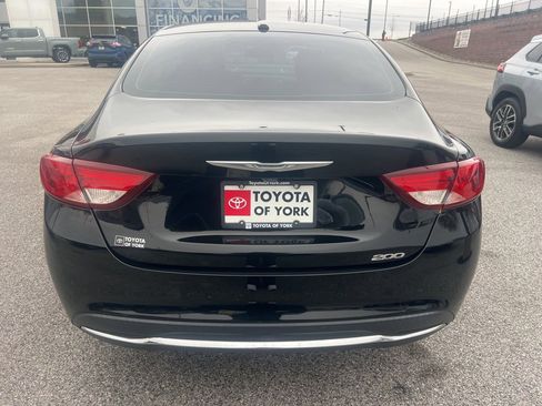 Used 2015 Chrysler 200 Limited w/ Convenience Group image 4