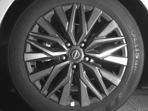 Used 2025 Nissan Altima 2.5 SV FWD image 12