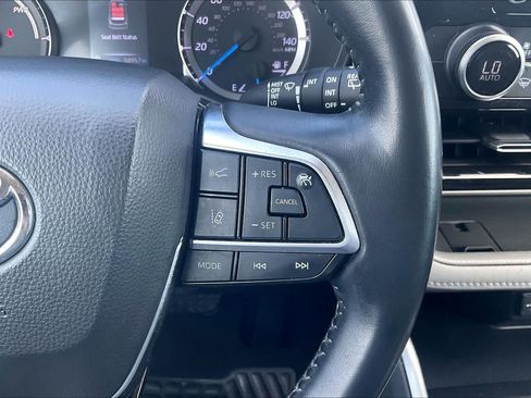 Used 2021 Toyota Highlander LE FWD image 24