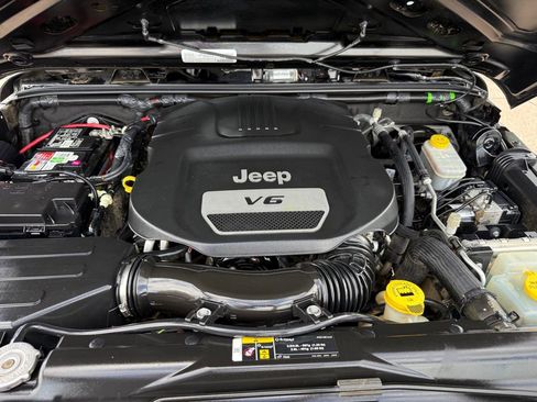 Used 2017 Jeep Wrangler Unlimited Sport w/ Connectivity Group image 33