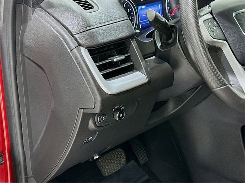 Used 2023 GMC Terrain SLE w/ Driver Convenience Package image 10