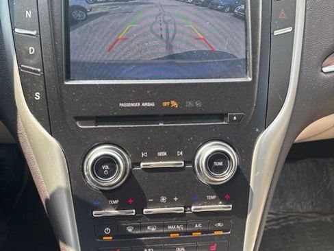 Used 2019 Lincoln MKC Select w/ Select Plus Package FWD image 12