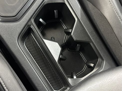 Used 2022 Volkswagen Tiguan SE image 22