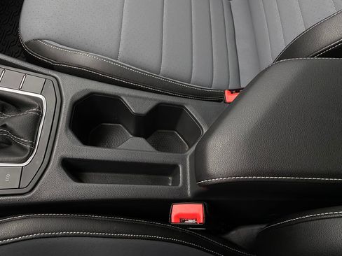 Used 2025 Volkswagen Jetta SE image 18