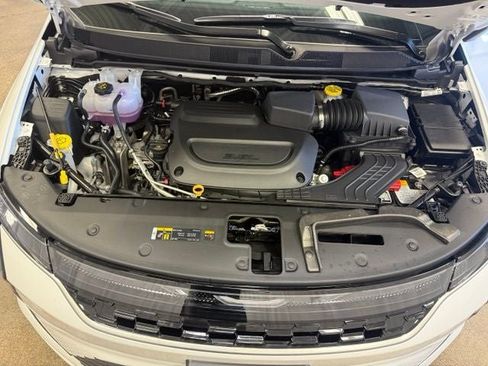 New 2027 Chrysler Pacifica Limited AWD/4WD image 29