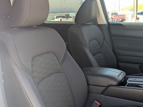 Used 2025 Nissan Pathfinder SV image 30