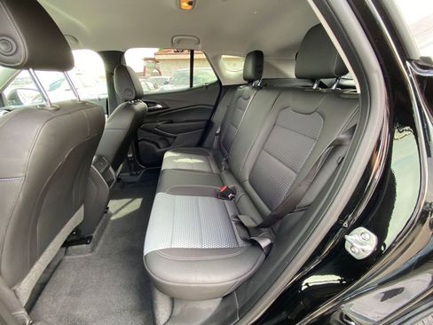 Used 2025 Chevrolet Trax LT w/ LT Convenience Package image 36