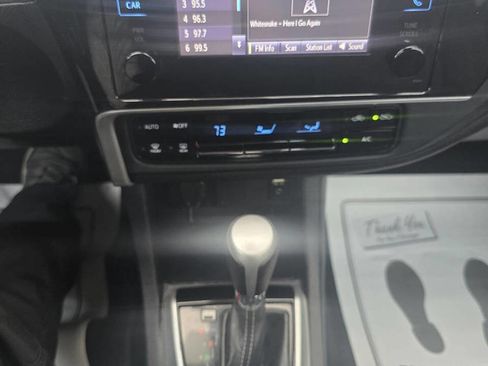 Used 2018 Toyota Corolla LE image 19
