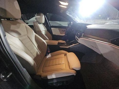 Used 2019 BMW 330i Sedan w/ M Sport Package image 4