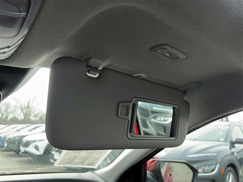 Certified 2025 Hyundai Elantra Limited image 33