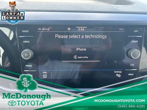 Used 2024 Volkswagen Taos SE AWD/4WD image 2