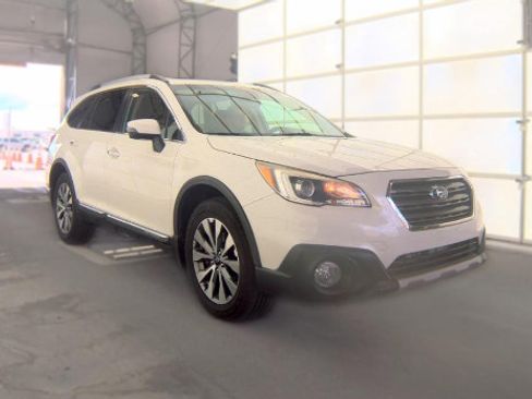 Used 2017 Subaru Outback 3.6R Touring w/ Popular Package #5A AWD/4WD image 3