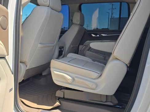 Used 2022 GMC Yukon XL Denali AWD/4WD image 10