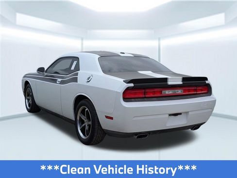 Used 2011 Dodge Challenger image 2