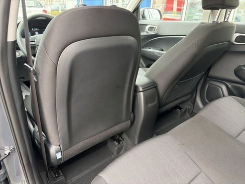 Certified 2025 Hyundai Venue SE image 33