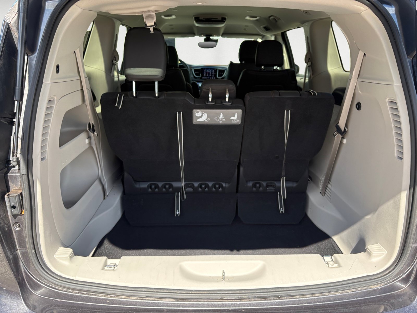 Used 2020 Chrysler Pacifica Touring-L w/ Advanced Safetytec Group FWD image 19