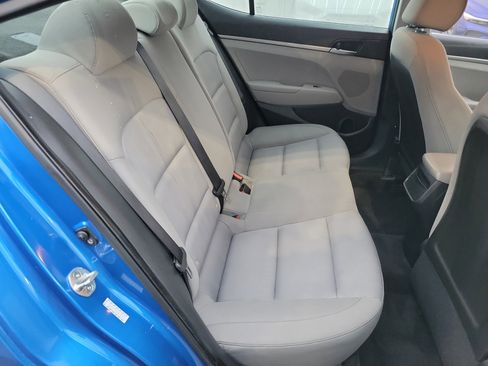 Used 2017 Hyundai Elantra SE image 18