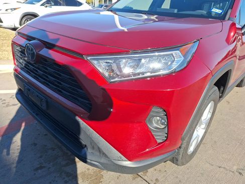 Used 2020 Toyota RAV4 XLE image 10
