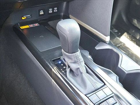 Used 2025 Toyota Camry SE FWD image 17